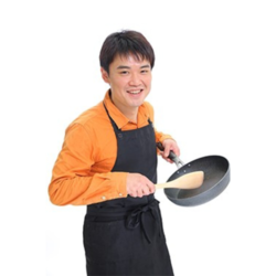 料理芸人として活動し、自身のブログや「クックパッド」でレシピを公開中。
●藤井21 オフィシャルブログ「良い香りのある生活」
●クックパッド「藤井21 のキッチン」
※毎日1品以上自作のレシピを公開中で、94品が人気検索ランキングでトップ10入り。11 品が人気検索で1位。 藤井21